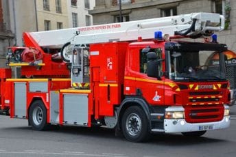 Veliki požar u Parizu: Osmospratnicu u plamenu gasi 180 vatrogasaca