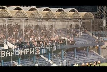 Tuča "varvara" na sjevernoj tribini stadiona pod Goricom (VIDEO)