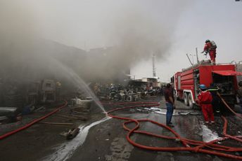 (VIDEO) Požar u tržnom centru u u Iraku: Poginulo najmanje 50 ljudi