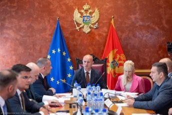 Za prijedlog odluke glasali PES, DPS, NSD, BS i Demokrate, protiv bili iz DNP, SNP uzdržan