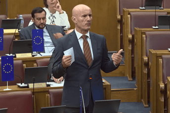 Laković: Osuđujem veličanje Đurišića, zabrinjavajuće kada pojedini crkveni zvaničnici javno afirmišu podizanje ovakvih spomenika