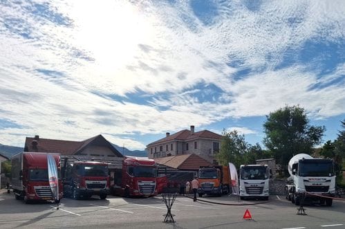 (FOTO/VIDEO) Na Cetinju predstavljeni novi modeli kamiona brenda DAF: Bezbjedni, komforni, ekonomični