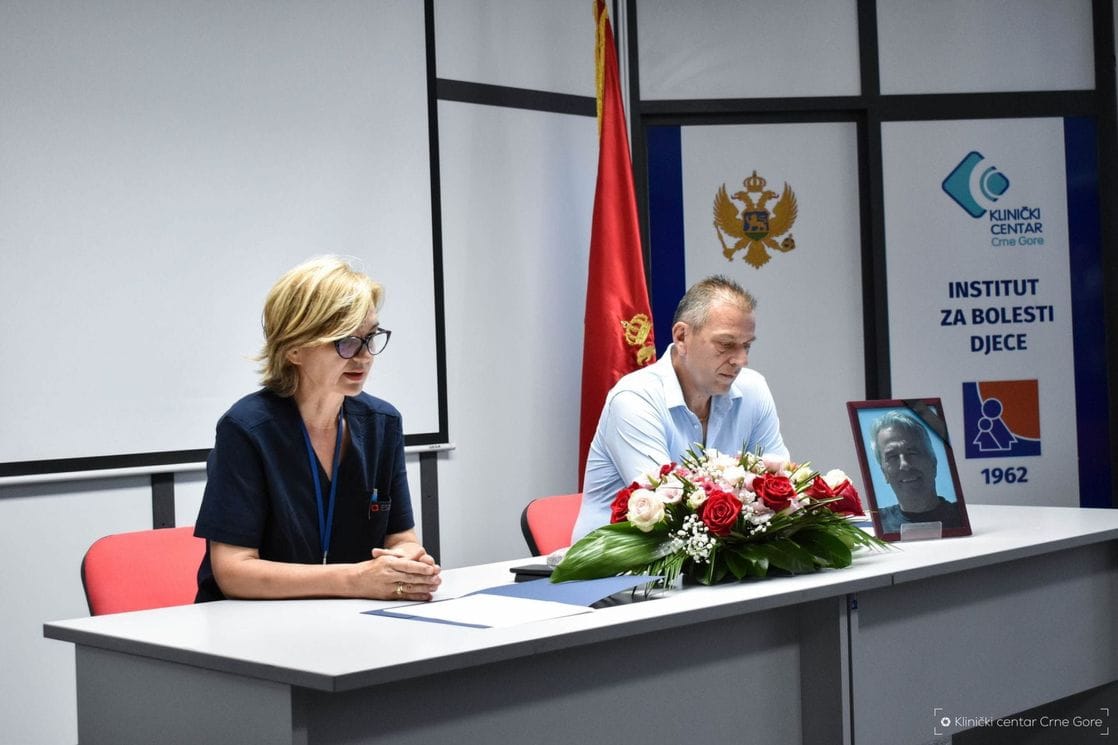 Odlazak istaknutog i poštovanog ljekara: U KCCG održana komemoracija dr Dušanu Mandiću