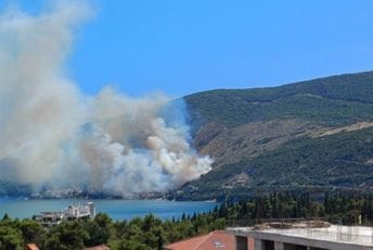Herceg Novi: Veliki požar bukti u Njivicama, ugrožene kuće