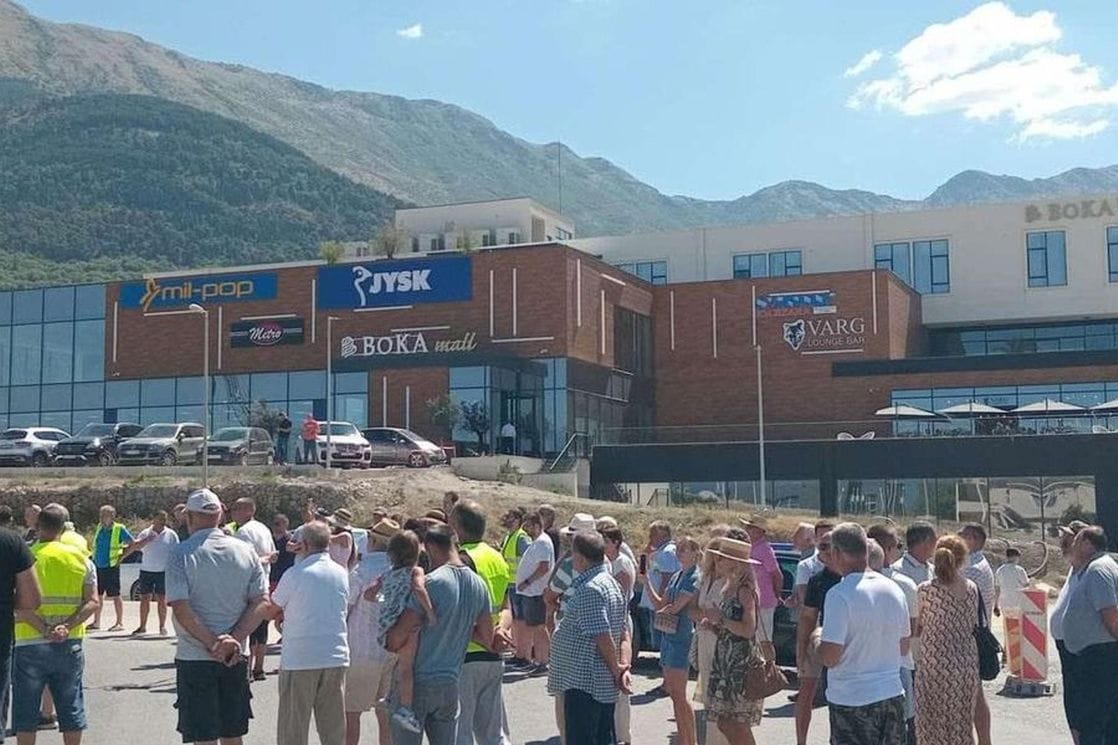 (FOTO) U toku protest mještana zbog nastavka eksploatacije kamenoloma „Lješevića Gajevi“