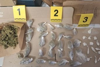 Tivat: Uhapšen osumnjičeni za uličnu prodaju droge; zaplijenjena 44 pvc pakovanja marihuane i kokaina