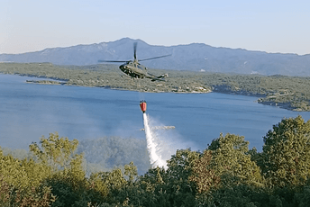 Kod Nikšića gasili dva veća požara, bio angažovan i helikopter