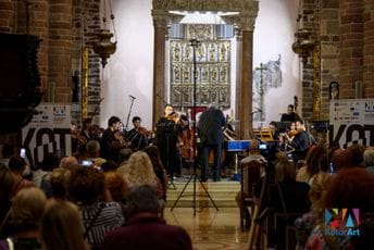 (FOTO/VIDEO) Tri vijeka godišnjih doba: Festivalski orkestar Crne Gore odsvirao maestralan koncert u Katedrali Sv. Tripuna