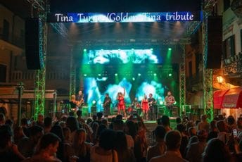 (FOTO/VIDEO) Kotor sinoć pod zvijezdama: Publika uživala u noći bluza, soula i nezaboravnih hitova