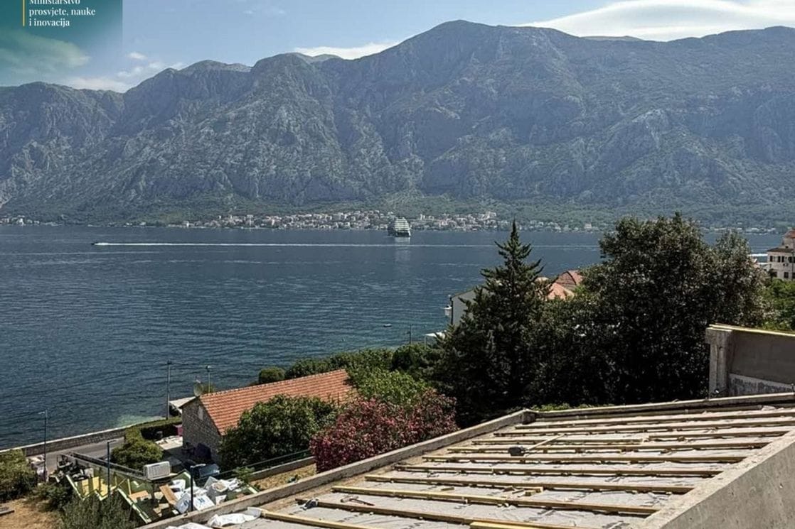 Prčanj: Počela rekonstrukcija krova na OŠ „Ivo Visin“