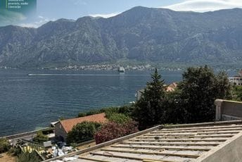 Prčanj: Počela rekonstrukcija krova na OŠ „Ivo Visin“