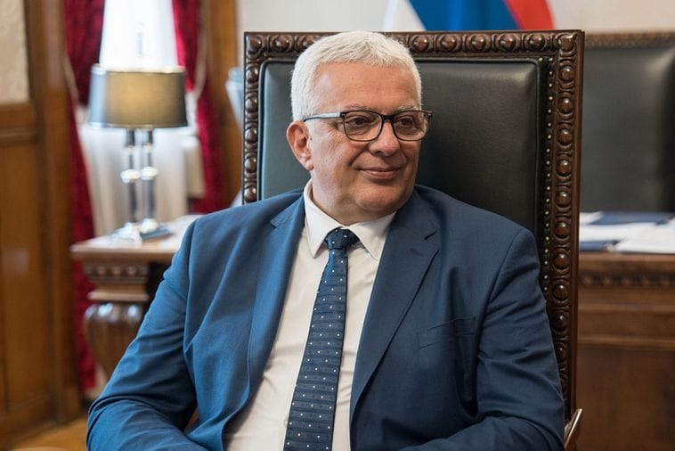Mandić pozvao sve partijske funkcionere da se dogovore o budućnosti koalicije ZBCG Mandić pozvao sve partijske funkcionere da se dogovore o budućnosti koalicije ZBCG
