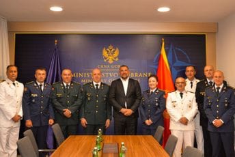 Krapović i Vuksanović sa oficirima usavršavanim u inostranstvu: “Znanje koje ste stekli sada je dio znanja Vojske Crne Gore”