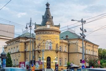 Beograd: Policija upala u SKC i izbacila studente