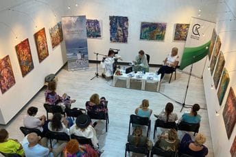 "Primorkinja" Ivone Medigović predstavljena na Cetinju: Veče emocija, ženske snage i poetske ljepote