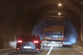 (VIDEO) Pokrenut prekršajni postupak protiv Rožajca: Preticao na punoj liniji u tunelu Lokve