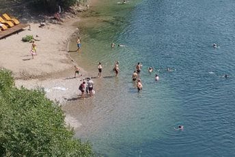 Sve više kupača na obalama Morače: Evo kolika je temperatura vode