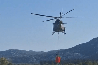 Požar i iznad Risna: Akcija gašenja tekla i iz vazduha (VIDEO)