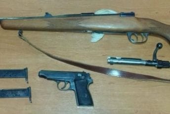 Pretresi policije na više lokacija: Oduzeto oružje, pronađena droga, uhapšena jedna operativno interesantna osoba