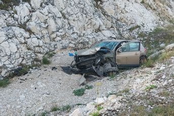 Vozilo sletjelo sa kolovoza na putnom pravcu Žabljak - Šavnik: Povrijeđeni transportovani u nikšićku bolnicu