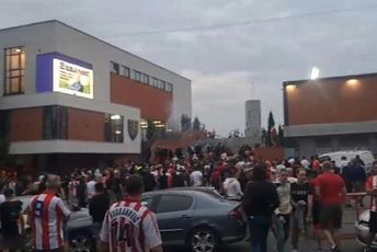 (VIDEO) Nezapamćen haos ispred stadiona "Rajko Mitić": Krvavih na sve strane uoči utakmice Zvezde u Ligi šampiona