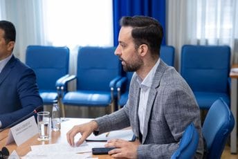 Zirojević: Ako je poziv na klicanje Crnoj Gori podstrekavanje na puč - onda u ministarstvu imaju ozbiljnu dijagnozu