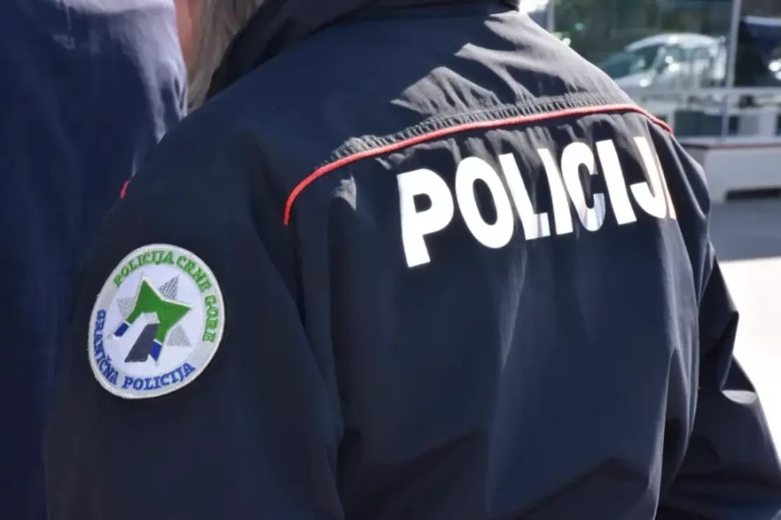 Kotor: Galamio na prolaznike, potom nasrnuo na policajce i nanio im lakše tjelesne povrede