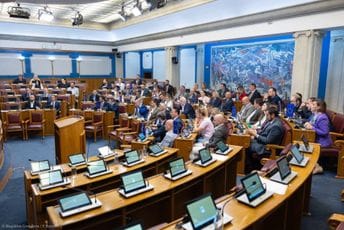 Knežević: Čitavo ministarstvo bilo na koncertu Aleksandre Prijović, Merlina i one što pjeva "Dok ljuljaju se kreveti"
