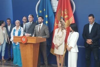 Živković: Ozbiljan raskol unutar parlamentarne većine, poslanici PES-a trpe ponižavanje od Mandića