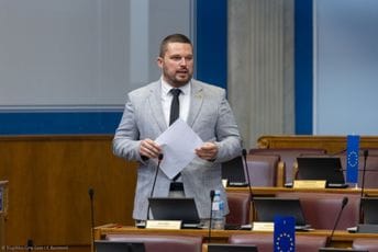 Mikić: Vlast onemogućila prisustvo Kadića na Odboru za zdravstvo, hoće nešto da zataškaju