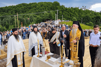 Počela izgradnja hrama na Veruši, Joanikije osveštao temelj