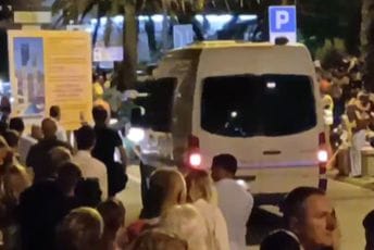 Kotor: Tokom defilea, policija se pojavila ispred grupe koja je aludirala na Radunovićevu ideju (VIDEO)