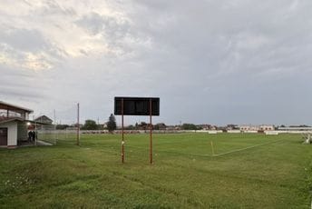 Grom udario na stadion u Loznici: Dva fudbalera povrijeđena, jedan teže