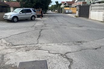 (VIDEO) Stanovnici Ulice Iva Andrića traže hitnu rekonstrukciju: Asfalt sa hiljadu zakrpa