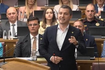 Demokrate: Raduloviću, da li Vas i koliko plaća DPS da ih branite?