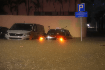 (VIDEO) Hong Kong:  Zatvorene škole, bolnice i sudovi, izdato crno upozorenje