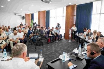 U Ulcinju održan Biznis forum: Jačati veze sa ulcinjskom dijasporom