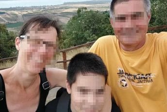 Užas u Mađarskoj: Osnovac pokušao da zakolje majku i babu, bore im se za život