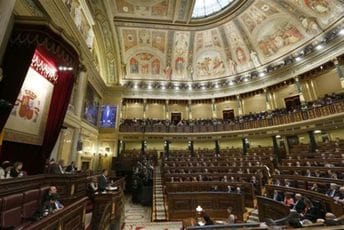 Nije u našim krajevima: Političari masovno priznaju da su falsifikovali diplome i podnose ostavke