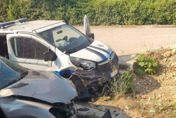 Sudar policijskog i putničkog vozila u Radanovićima