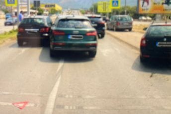 Gužve u gradu, kolaps ka Sutomoru: Tri auta se sudarila u Baru