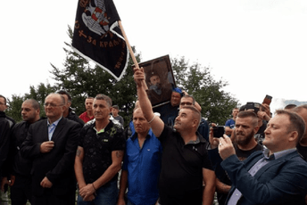 Direktor Doma učenika, predsjednik SO i reprezentativac slavili spomenik četničkom zločincu