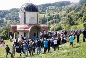 Napadnuti novinari Pobjede i Vijesti ispred crkve u Gornjem Zaostru