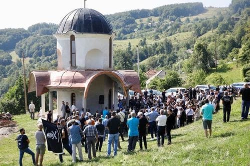 Napadnuti novinari Pobjede i Vijesti ispred crkve u Gornjem Zaostru