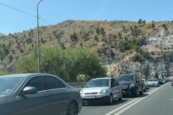 Albanski mediji: Zbog pucnjave u Budvi, sinoć i danas su na Murićanima stvorene kolone kakve se ne pamte