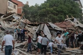 (VIDEO) Tursku pogodila još dva zemljotresa: Nekoliko povrijeđenih i urušenih objekata, traje akcija spašavanja