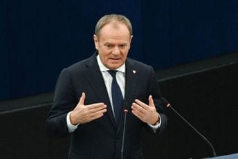 Tusk: Rusija mora da shvati da se granice ne mogu mijenjati silom