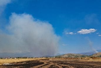 Iznad Podgorice se trenutno uzdiže ogroman i gust oblak dima