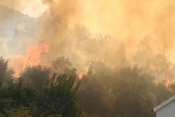 (VIDEO) Kritično i iznad Buljarice: Vatra se primakla kućama