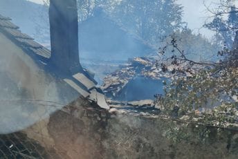 Piperi: Požar donekle pod kontrolom, izgorjele kuće, ima evakuisanog stanovništva, odjeknula i eksplozija (FOTO / VIDEO)